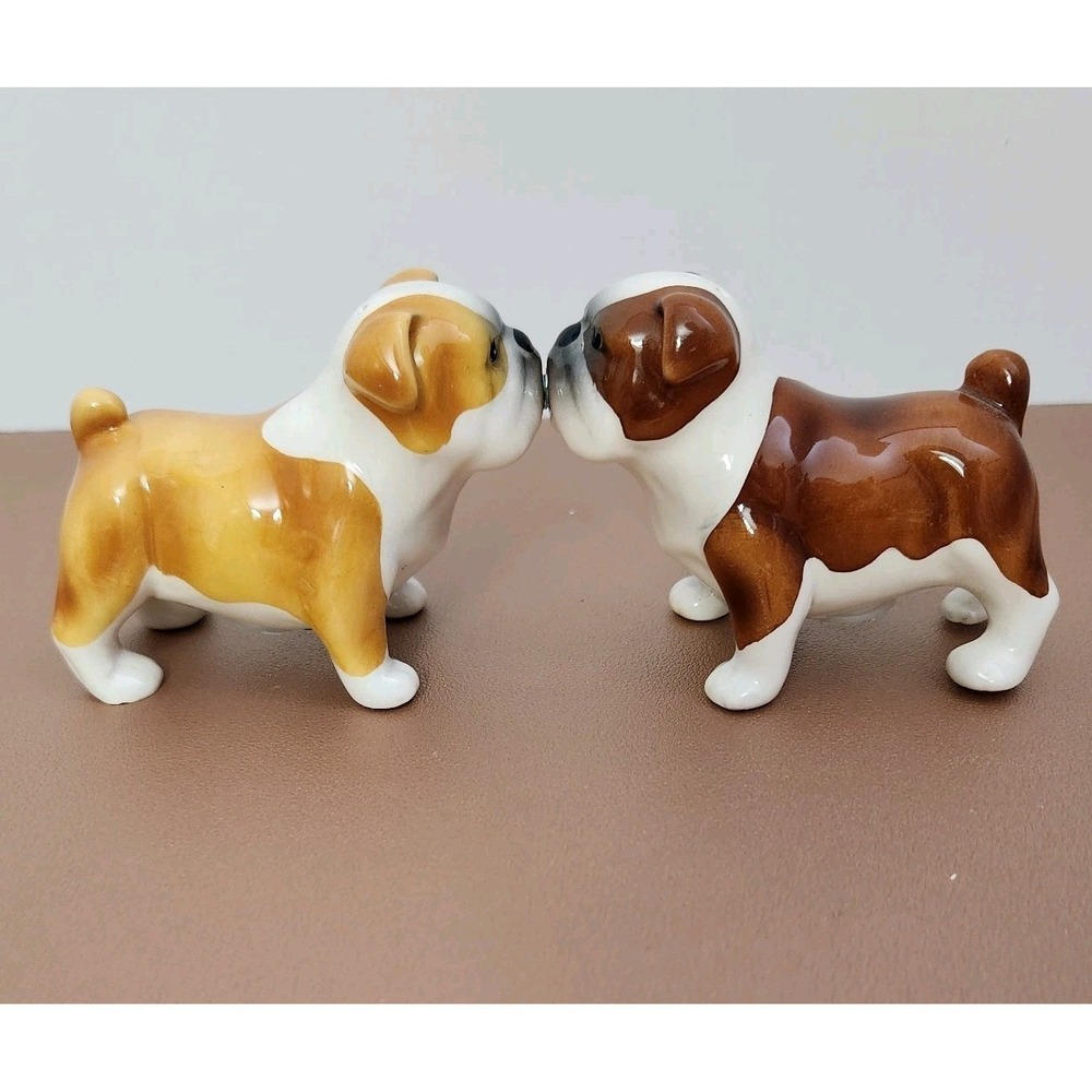 Bulldogs Attractives Salt Pepper Shaker Made of Ceramic Magnetic New *No Box